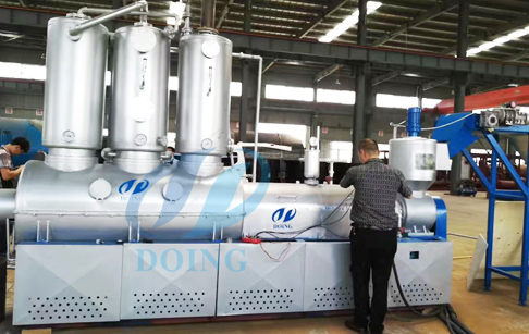 Automatic continuous pyrolysis and distillation integrated  machine