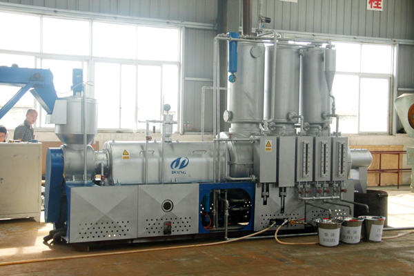 integrated type continuous pyrolysis and distillation plant