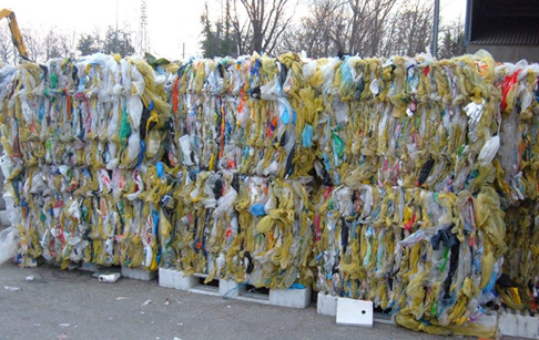How to recycle plastic bags and bottles without pollution?